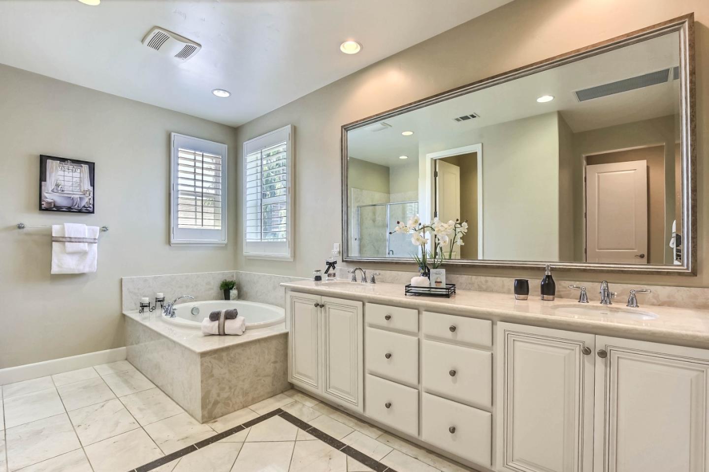 Detail Gallery Image 14 of 20 For 3263 La Rochelle Way, San Jose,  CA 95135 - 4 Beds | 3 Baths