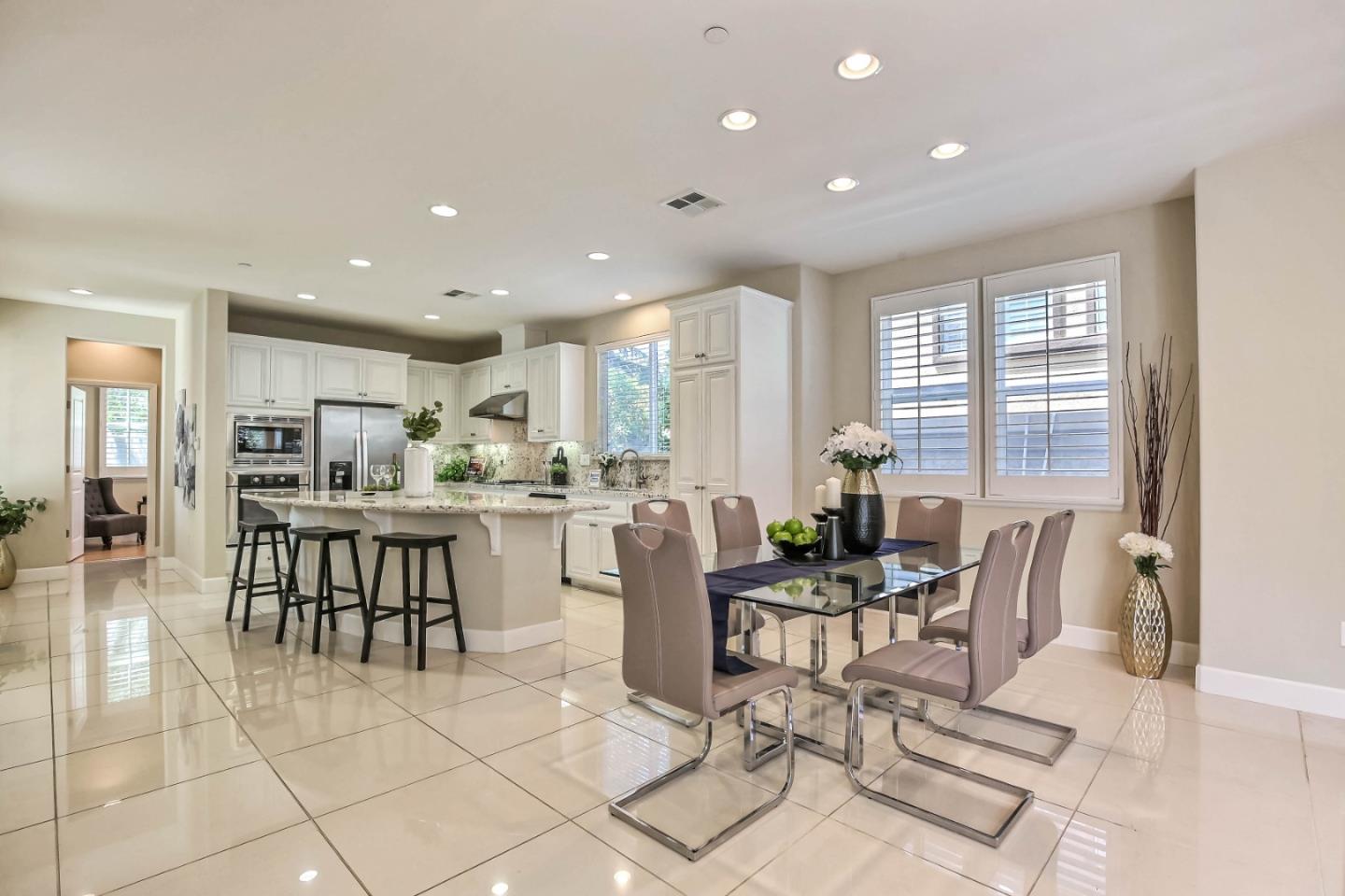 Detail Gallery Image 5 of 20 For 3263 La Rochelle Way, San Jose,  CA 95135 - 4 Beds | 3 Baths