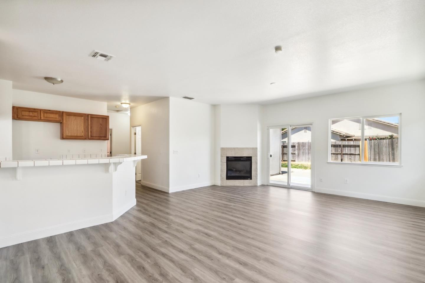 Detail Gallery Image 10 of 30 For 2082 Danvers Way, Sacramento,  CA 95832 - 3 Beds | 2 Baths