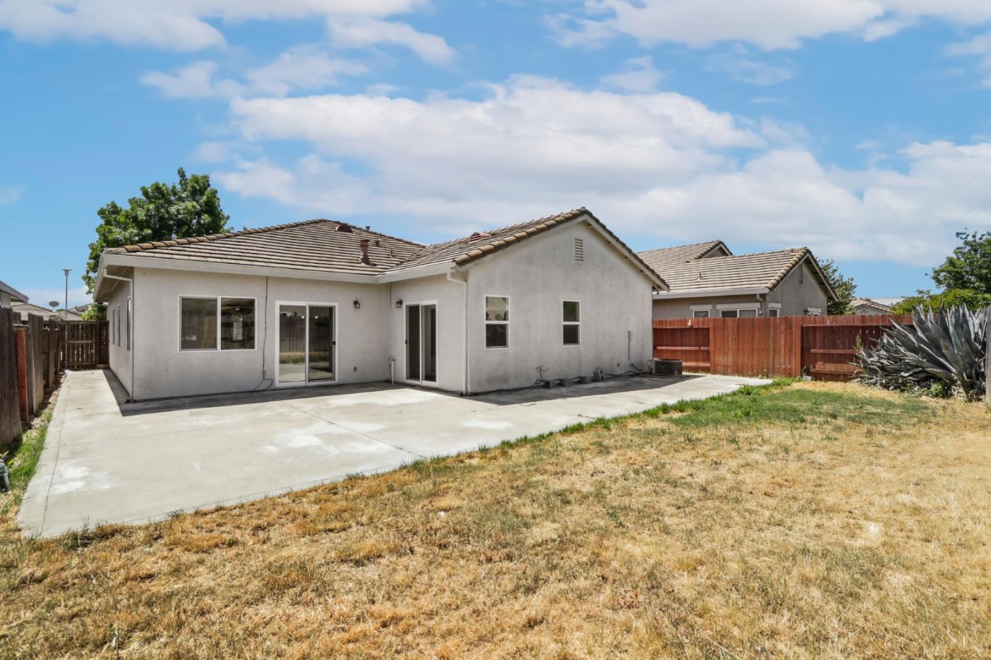 Detail Gallery Image 25 of 30 For 2082 Danvers Way, Sacramento,  CA 95832 - 3 Beds | 2 Baths