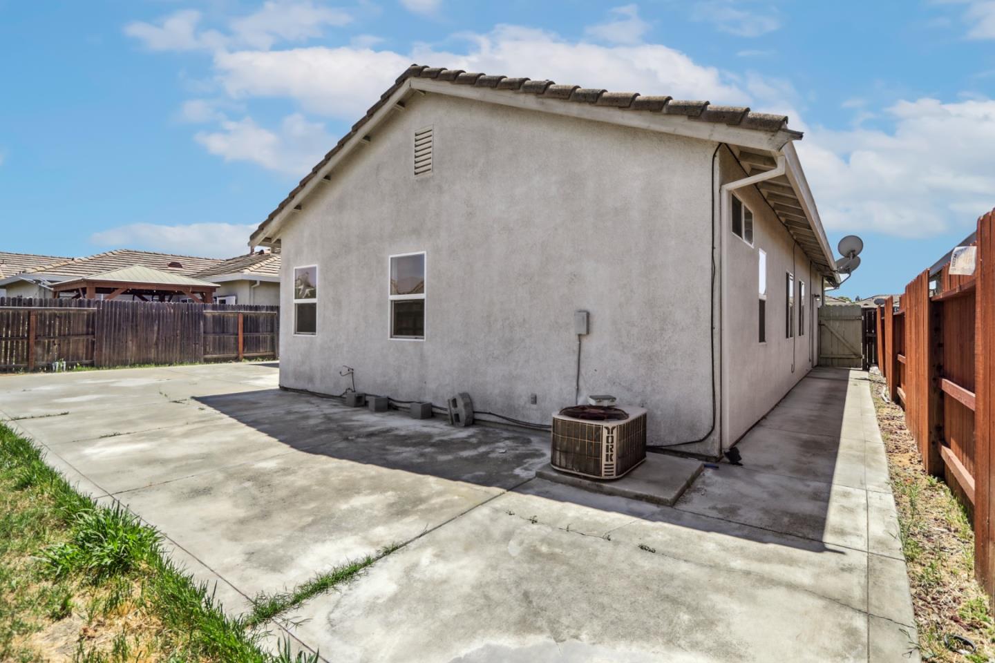 Detail Gallery Image 28 of 30 For 2082 Danvers Way, Sacramento,  CA 95832 - 3 Beds | 2 Baths