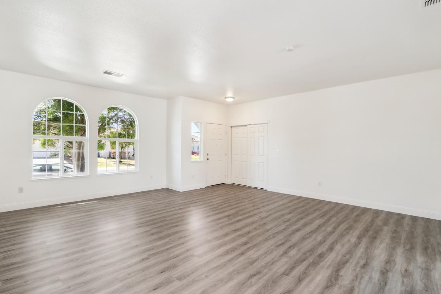 Detail Gallery Image 4 of 30 For 2082 Danvers Way, Sacramento,  CA 95832 - 3 Beds | 2 Baths