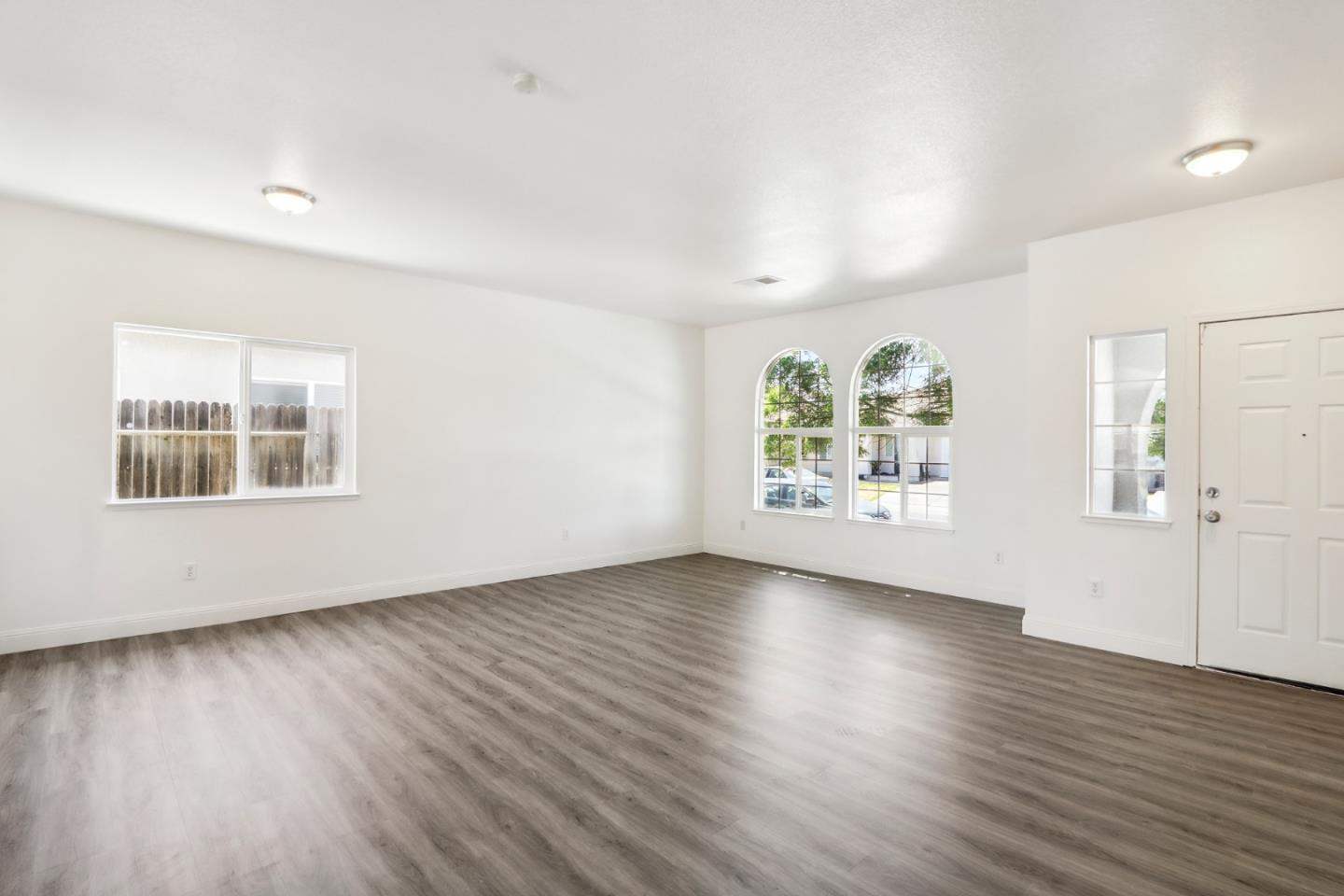 Detail Gallery Image 5 of 30 For 2082 Danvers Way, Sacramento,  CA 95832 - 3 Beds | 2 Baths