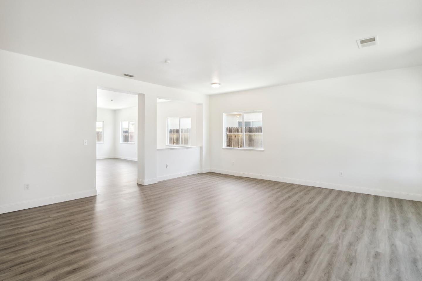 Detail Gallery Image 7 of 30 For 2082 Danvers Way, Sacramento,  CA 95832 - 3 Beds | 2 Baths
