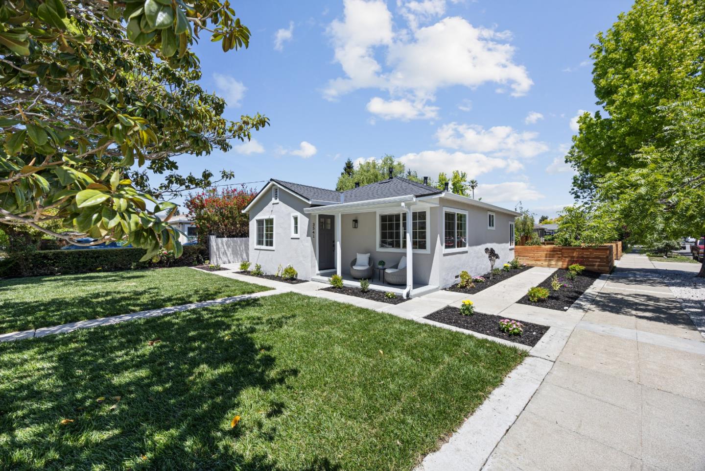 Detail Gallery Image 2 of 33 For 3541 Page St, Redwood City,  CA 94063 - 3 Beds | 2 Baths