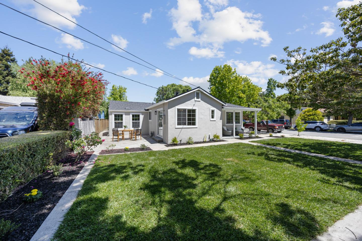 Detail Gallery Image 3 of 33 For 3541 Page St, Redwood City,  CA 94063 - 3 Beds | 2 Baths