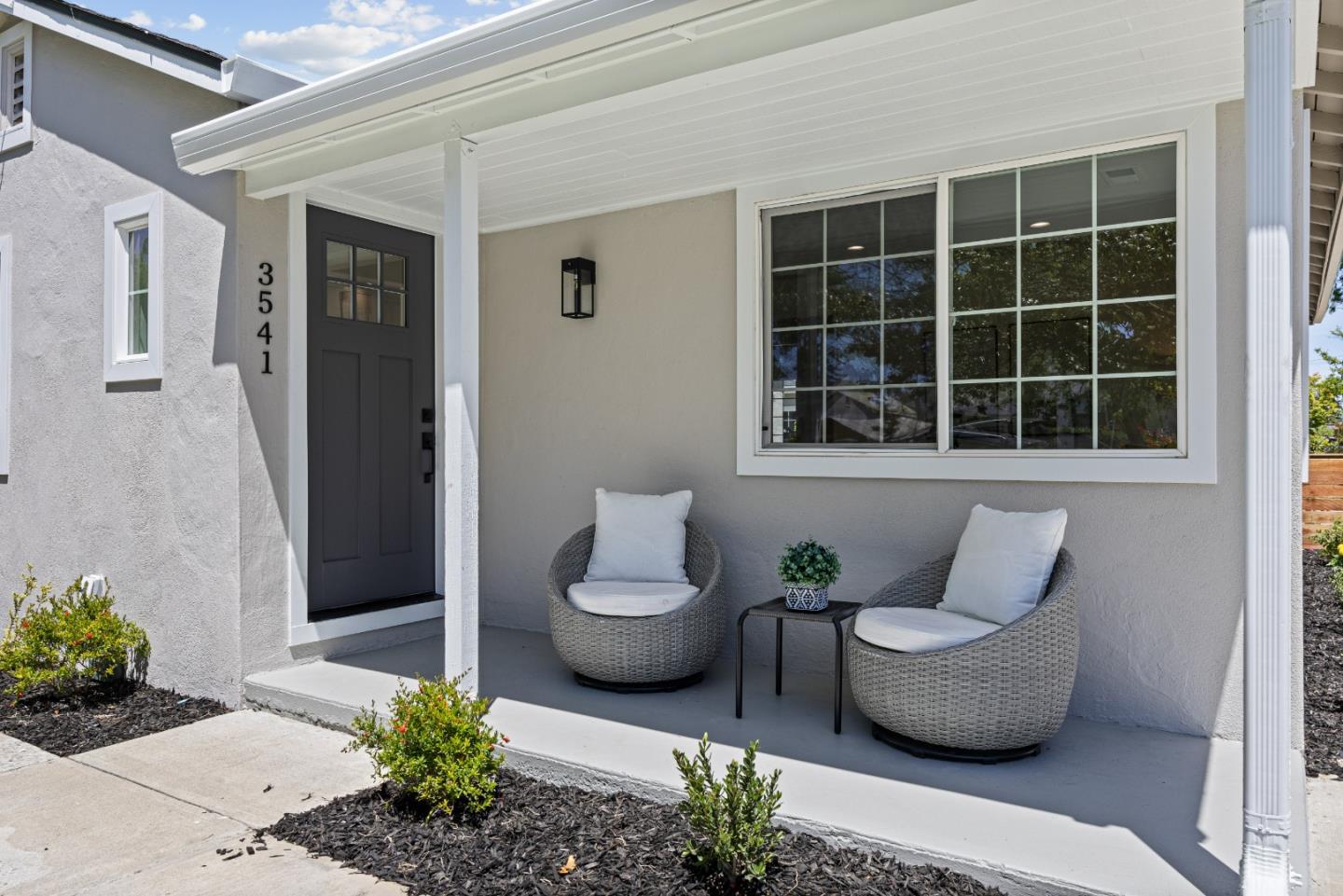 Detail Gallery Image 4 of 33 For 3541 Page St, Redwood City,  CA 94063 - 3 Beds | 2 Baths