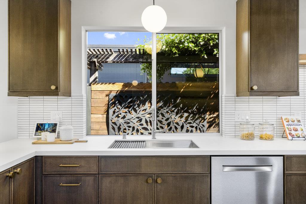 Detail Gallery Image 18 of 62 For 2366 Fairglen Dr, San Jose,  CA 95125 - 4 Beds | 2 Baths