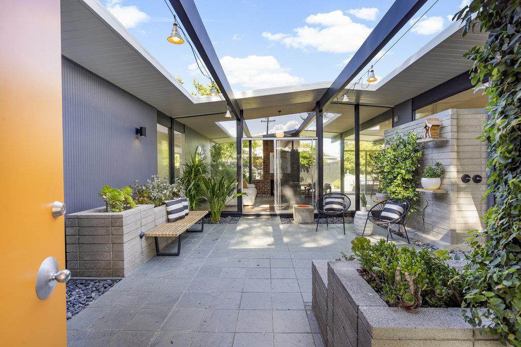 Detail Gallery Image 5 of 62 For 2366 Fairglen Dr, San Jose,  CA 95125 - 4 Beds | 2 Baths