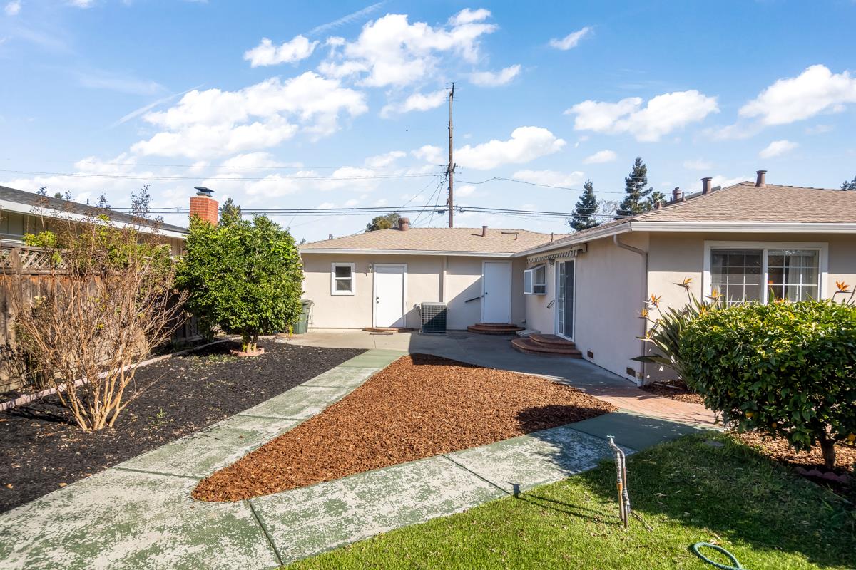 Detail Gallery Image 13 of 50 For 542 Topaz St, Redwood City,  CA 94062 - 3 Beds | 2 Baths