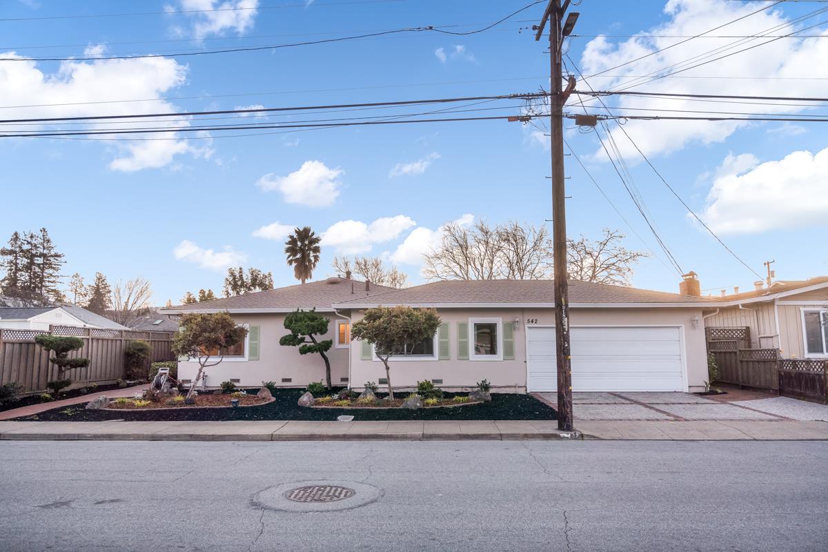 Detail Gallery Image 3 of 50 For 542 Topaz St, Redwood City,  CA 94062 - 3 Beds | 2 Baths