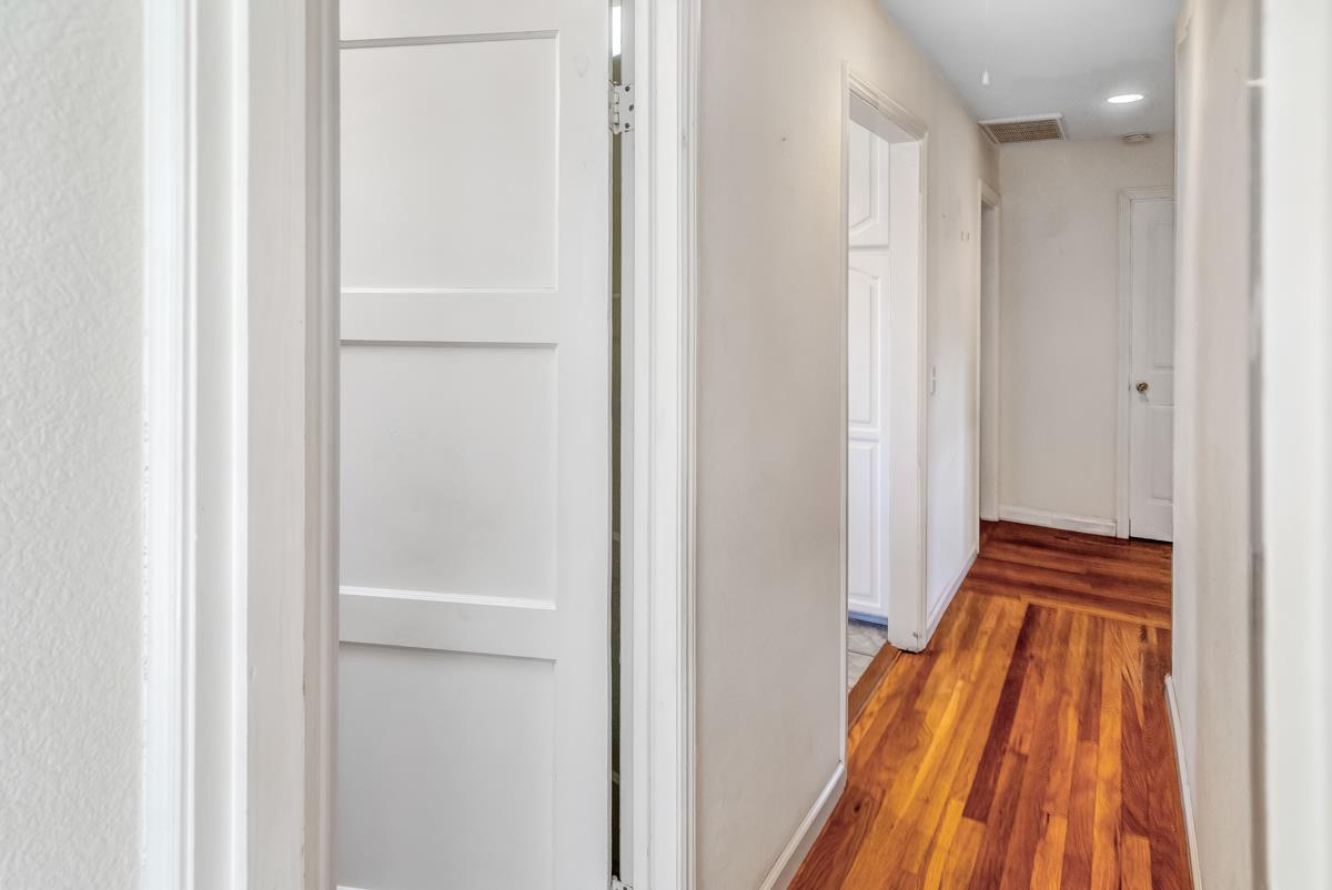 Detail Gallery Image 33 of 50 For 542 Topaz St, Redwood City,  CA 94062 - 3 Beds | 2 Baths