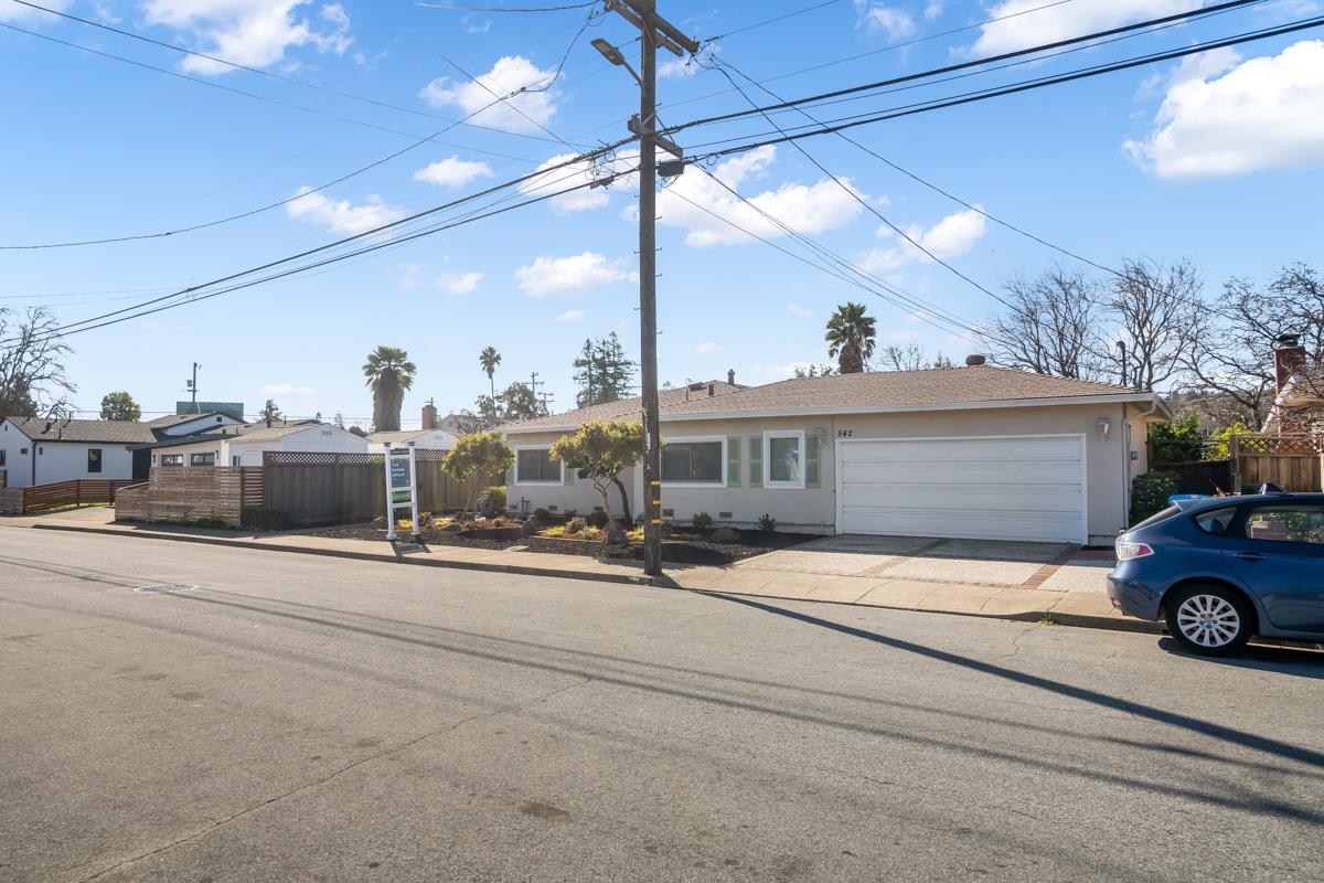Detail Gallery Image 6 of 50 For 542 Topaz St, Redwood City,  CA 94062 - 3 Beds | 2 Baths