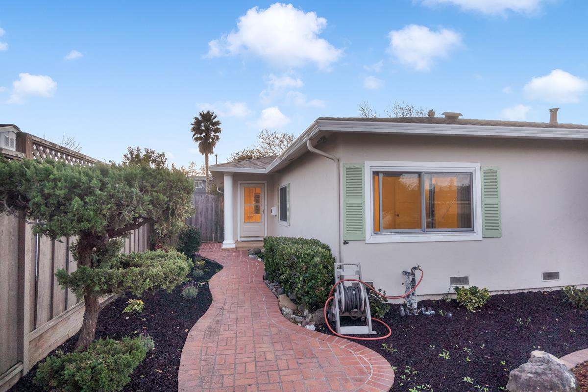 Detail Gallery Image 8 of 50 For 542 Topaz St, Redwood City,  CA 94062 - 3 Beds | 2 Baths