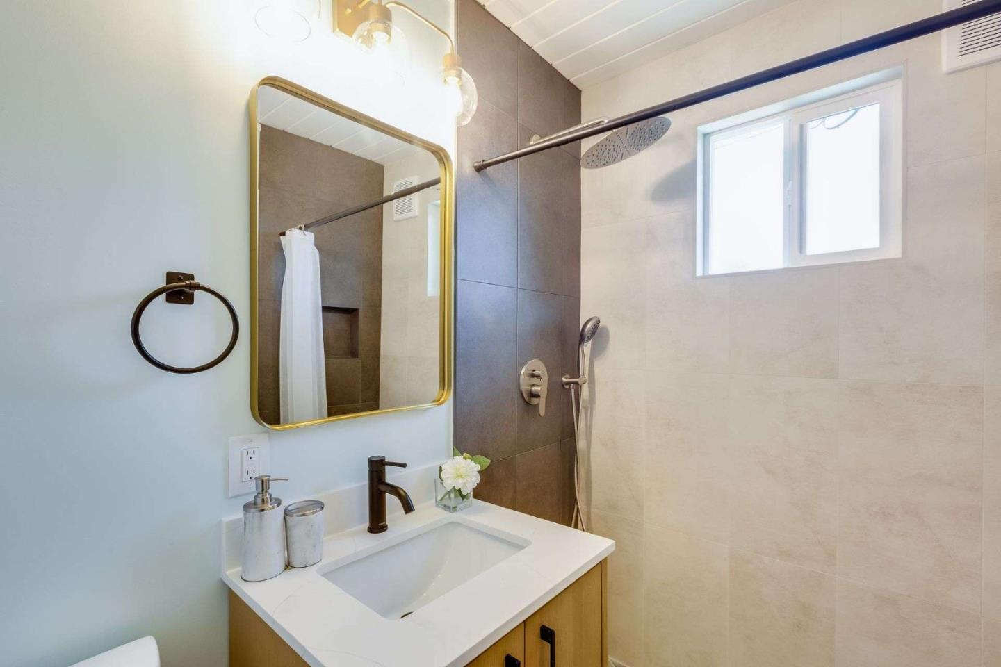 Detail Gallery Image 24 of 32 For 1615 Wolfe Dr, San Mateo,  CA 94402 - 4 Beds | 2 Baths