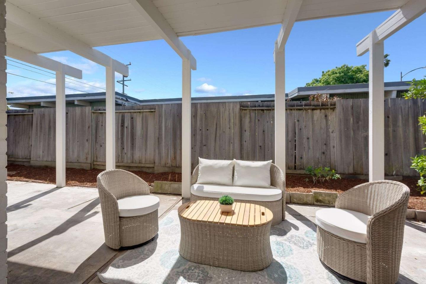 Detail Gallery Image 27 of 32 For 1615 Wolfe Dr, San Mateo,  CA 94402 - 4 Beds | 2 Baths