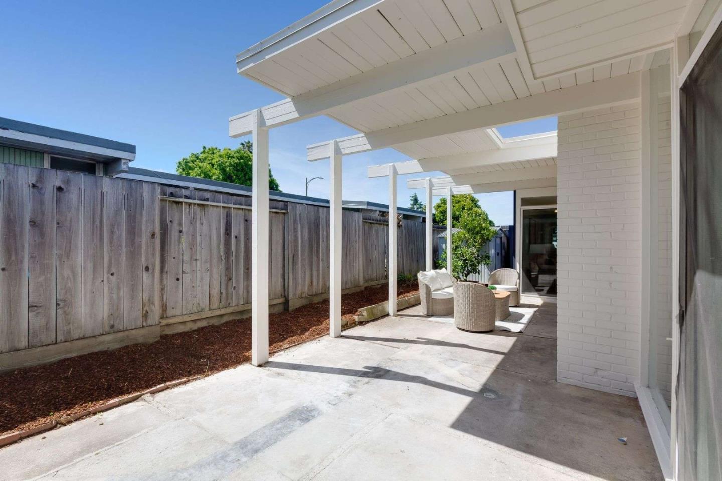 Detail Gallery Image 28 of 32 For 1615 Wolfe Dr, San Mateo,  CA 94402 - 4 Beds | 2 Baths