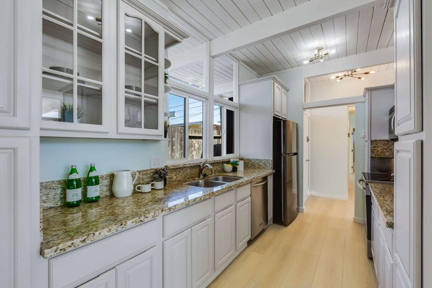 Detail Gallery Image 9 of 32 For 1615 Wolfe Dr, San Mateo,  CA 94402 - 4 Beds | 2 Baths