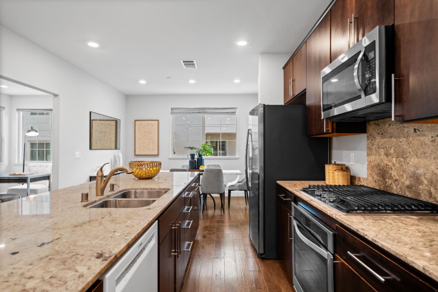 Detail Gallery Image 9 of 37 For 3017 Jayhawkers Pl, San Jose,  CA 95136 - 4 Beds | 4 Baths