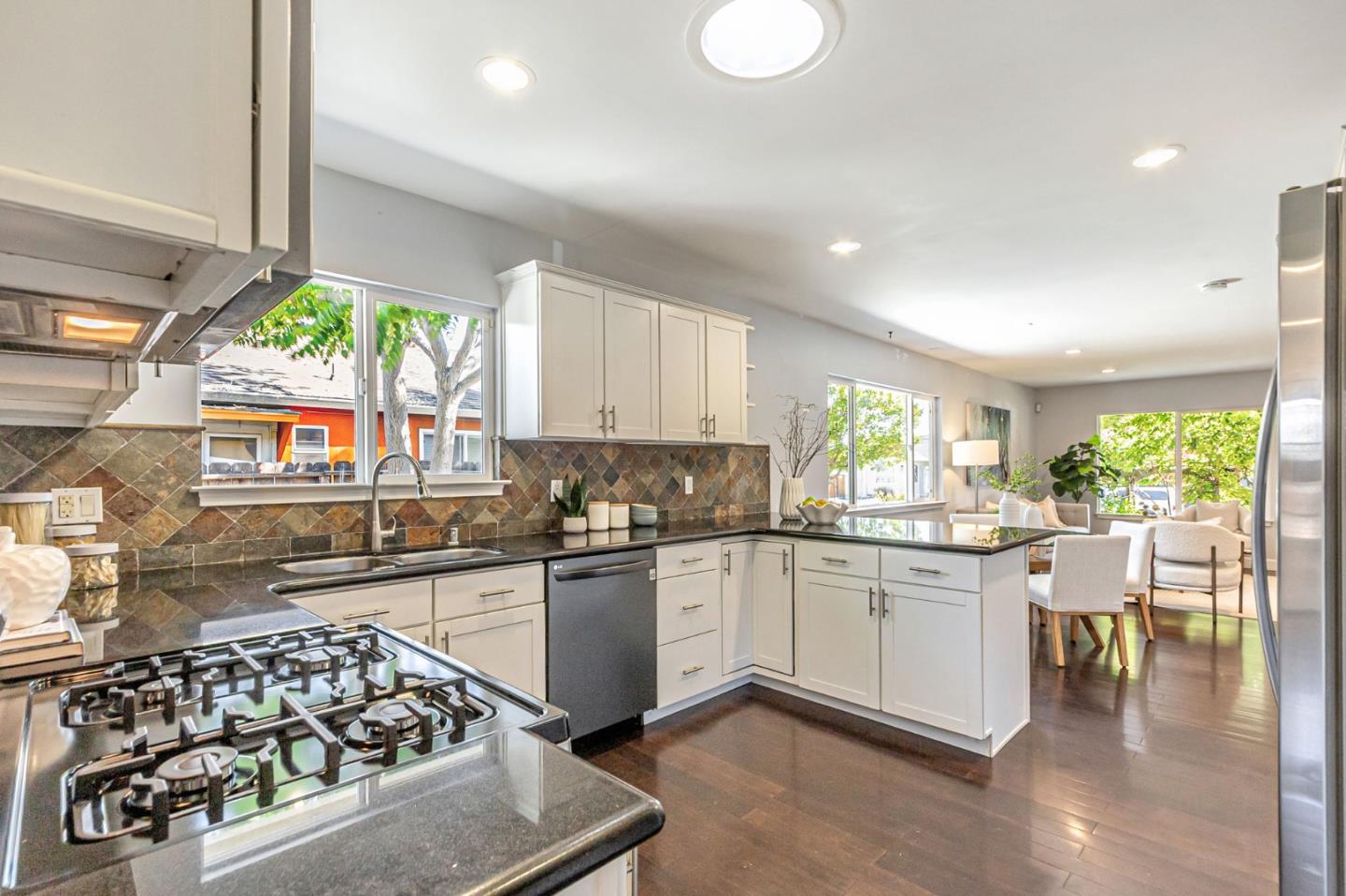 Detail Gallery Image 11 of 43 For 770 N 16th St, San Jose,  CA 95112 - 3 Beds | 3 Baths
