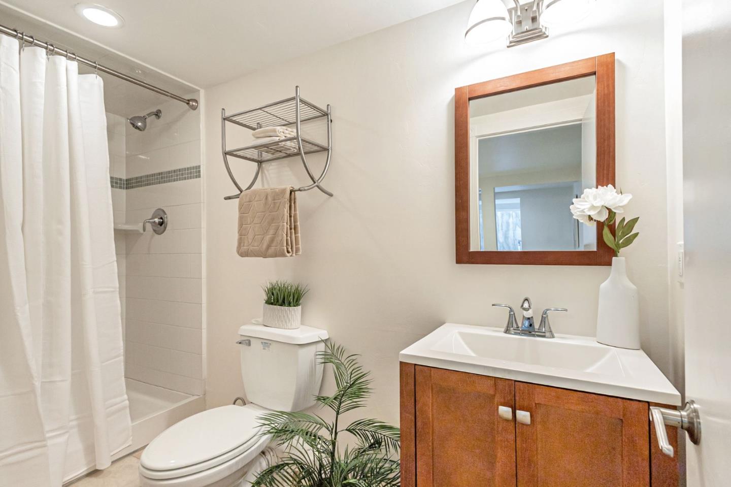 Detail Gallery Image 29 of 43 For 770 N 16th St, San Jose,  CA 95112 - 3 Beds | 3 Baths