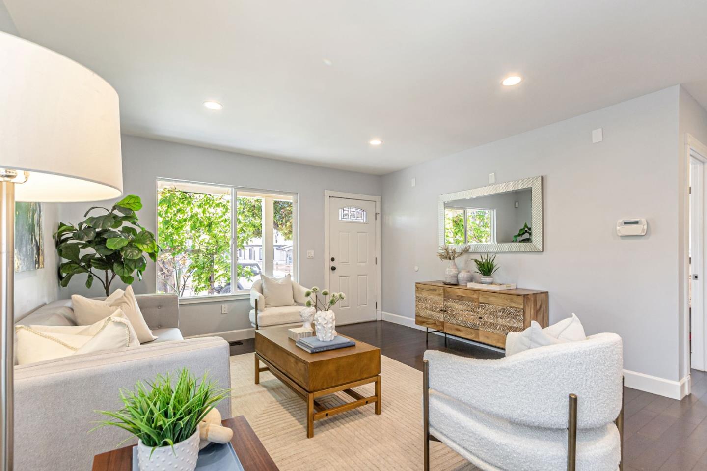 Detail Gallery Image 5 of 43 For 770 N 16th St, San Jose,  CA 95112 - 3 Beds | 3 Baths