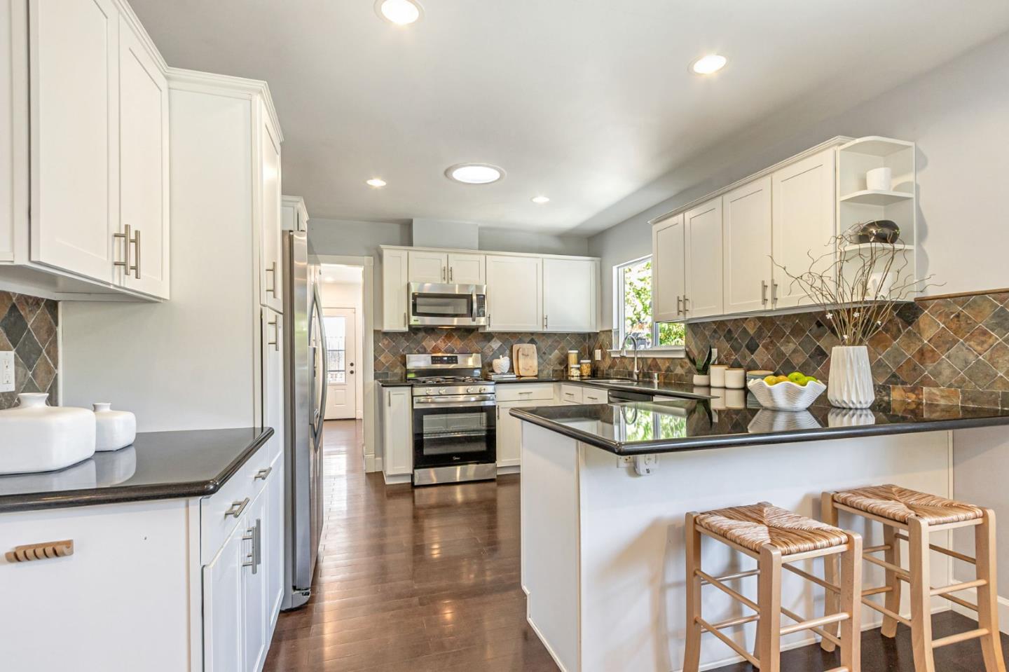 Detail Gallery Image 8 of 43 For 770 N 16th St, San Jose,  CA 95112 - 3 Beds | 3 Baths