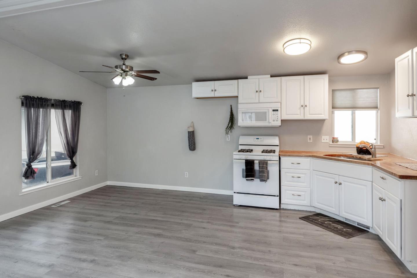 Detail Gallery Image 6 of 29 For 3320 Del Monte Blvd #23,  Marina,  CA 93933 - 3 Beds | 2 Baths