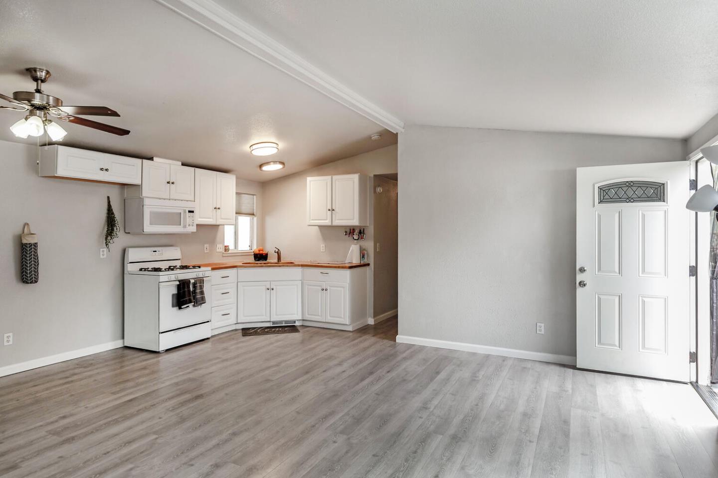 Detail Gallery Image 7 of 29 For 3320 Del Monte Blvd #23,  Marina,  CA 93933 - 3 Beds | 2 Baths