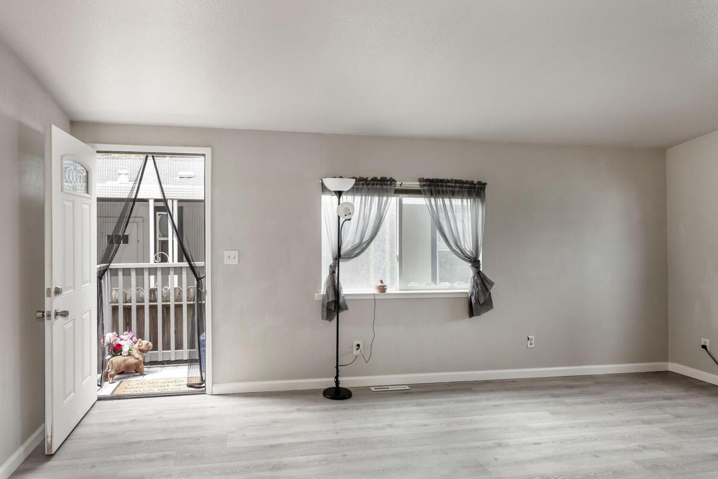 Detail Gallery Image 8 of 29 For 3320 Del Monte Blvd #23,  Marina,  CA 93933 - 3 Beds | 2 Baths