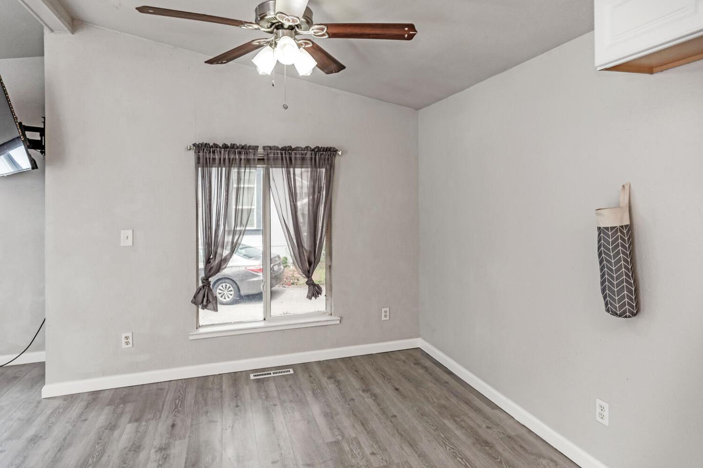 Detail Gallery Image 9 of 29 For 3320 Del Monte Blvd #23,  Marina,  CA 93933 - 3 Beds | 2 Baths