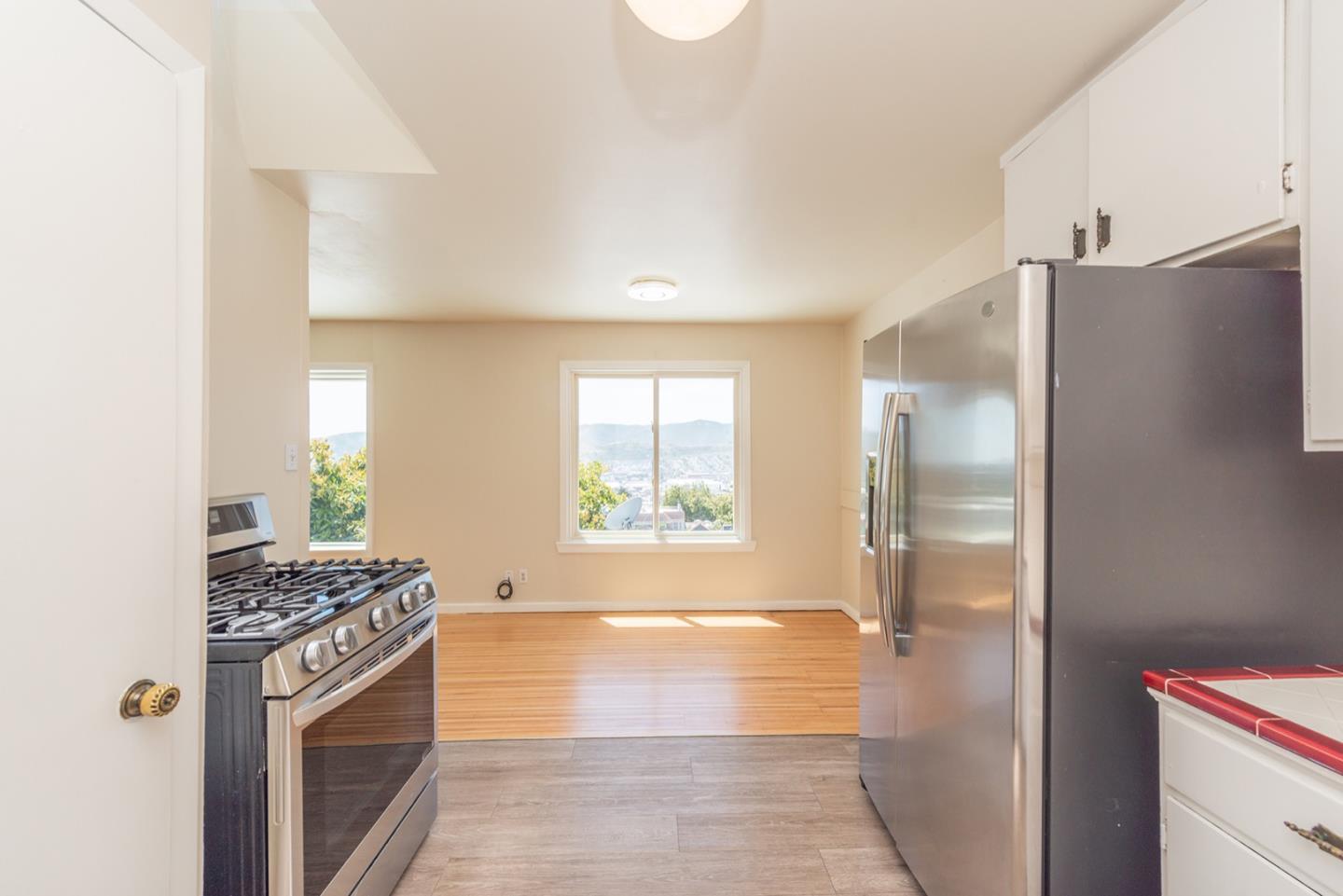 Detail Gallery Image 15 of 72 For 359 Harkness Ave, San Francisco,  CA 94134 - 3 Beds | 2 Baths