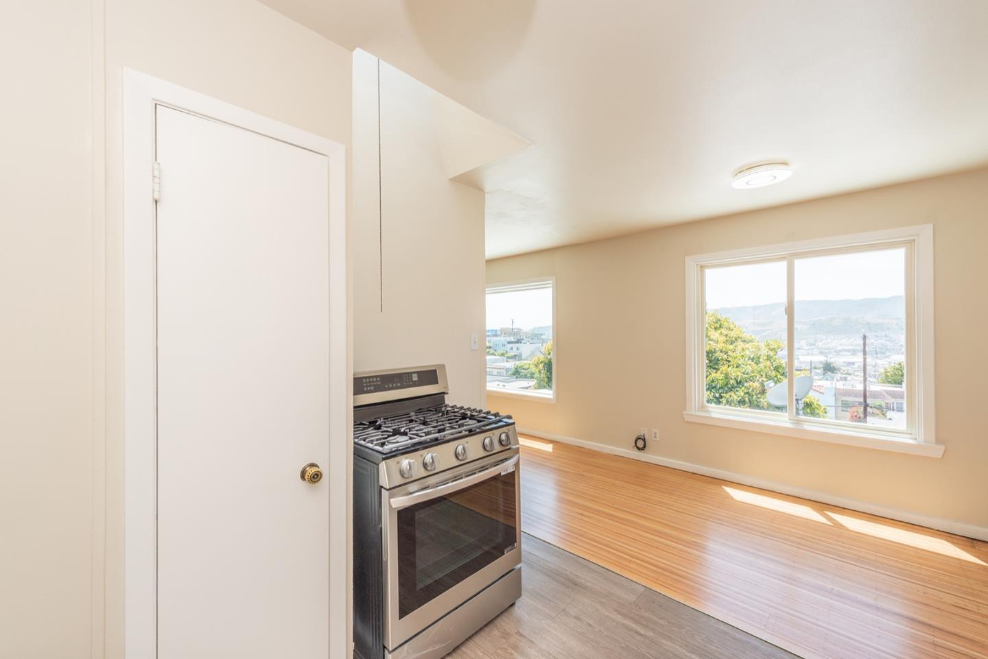 Detail Gallery Image 16 of 72 For 359 Harkness Ave, San Francisco,  CA 94134 - 3 Beds | 2 Baths