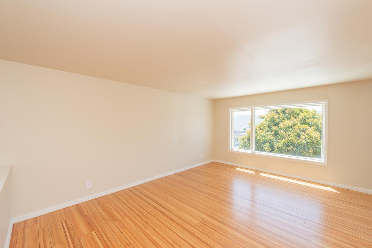 Detail Gallery Image 6 of 72 For 359 Harkness Ave, San Francisco,  CA 94134 - 3 Beds | 2 Baths