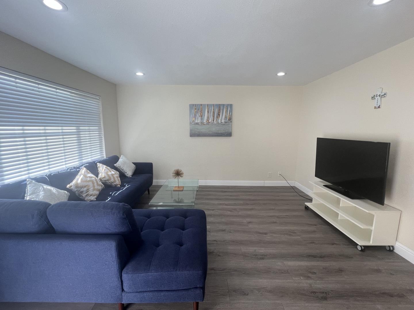 Detail Gallery Image 11 of 21 For 686 Webster Dr, San Jose,  CA 95133 - 4 Beds | 2 Baths