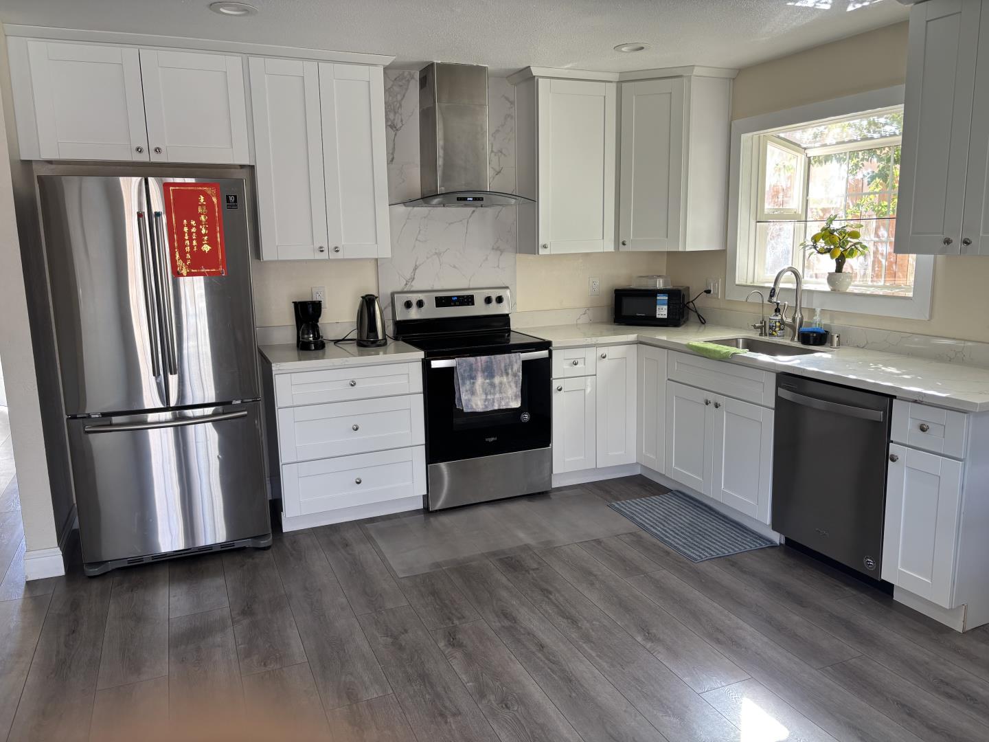 Detail Gallery Image 4 of 21 For 686 Webster Dr, San Jose,  CA 95133 - 4 Beds | 2 Baths