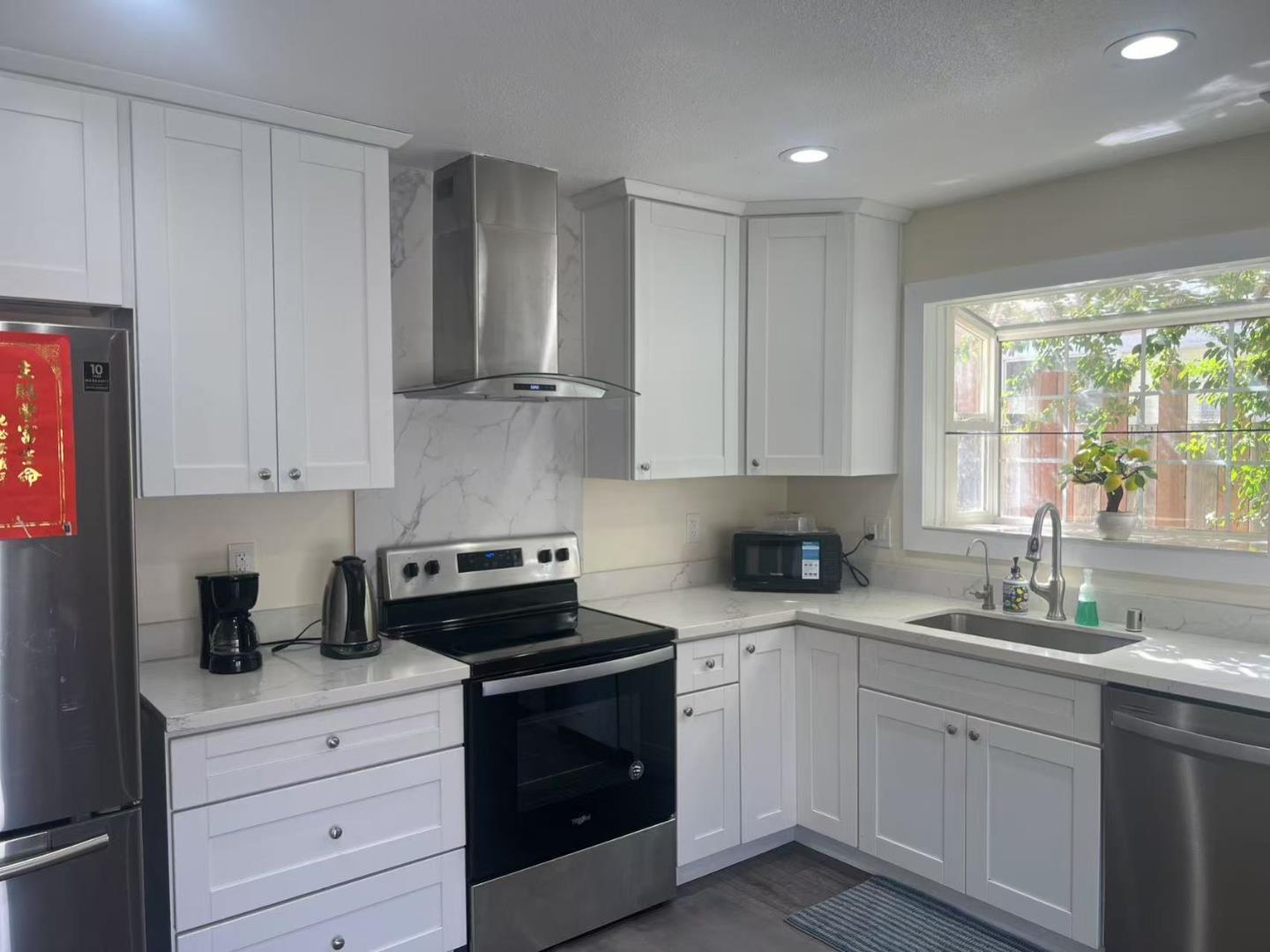 Detail Gallery Image 5 of 21 For 686 Webster Dr, San Jose,  CA 95133 - 4 Beds | 2 Baths