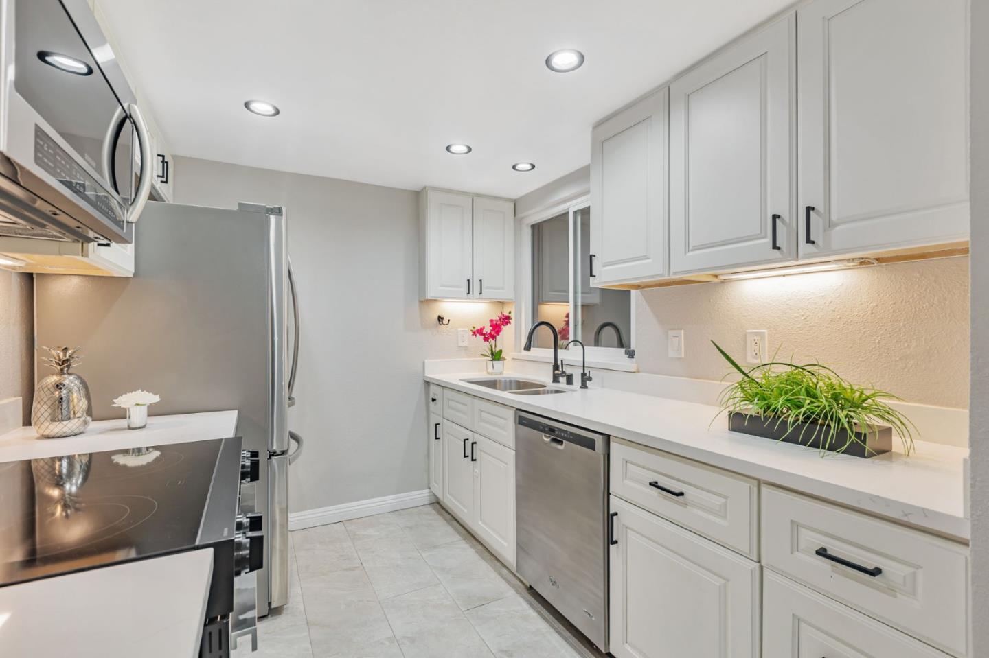 Detail Gallery Image 11 of 33 For 891 W California Ave #M,  Sunnyvale,  CA 94086 - 2 Beds | 1/1 Baths