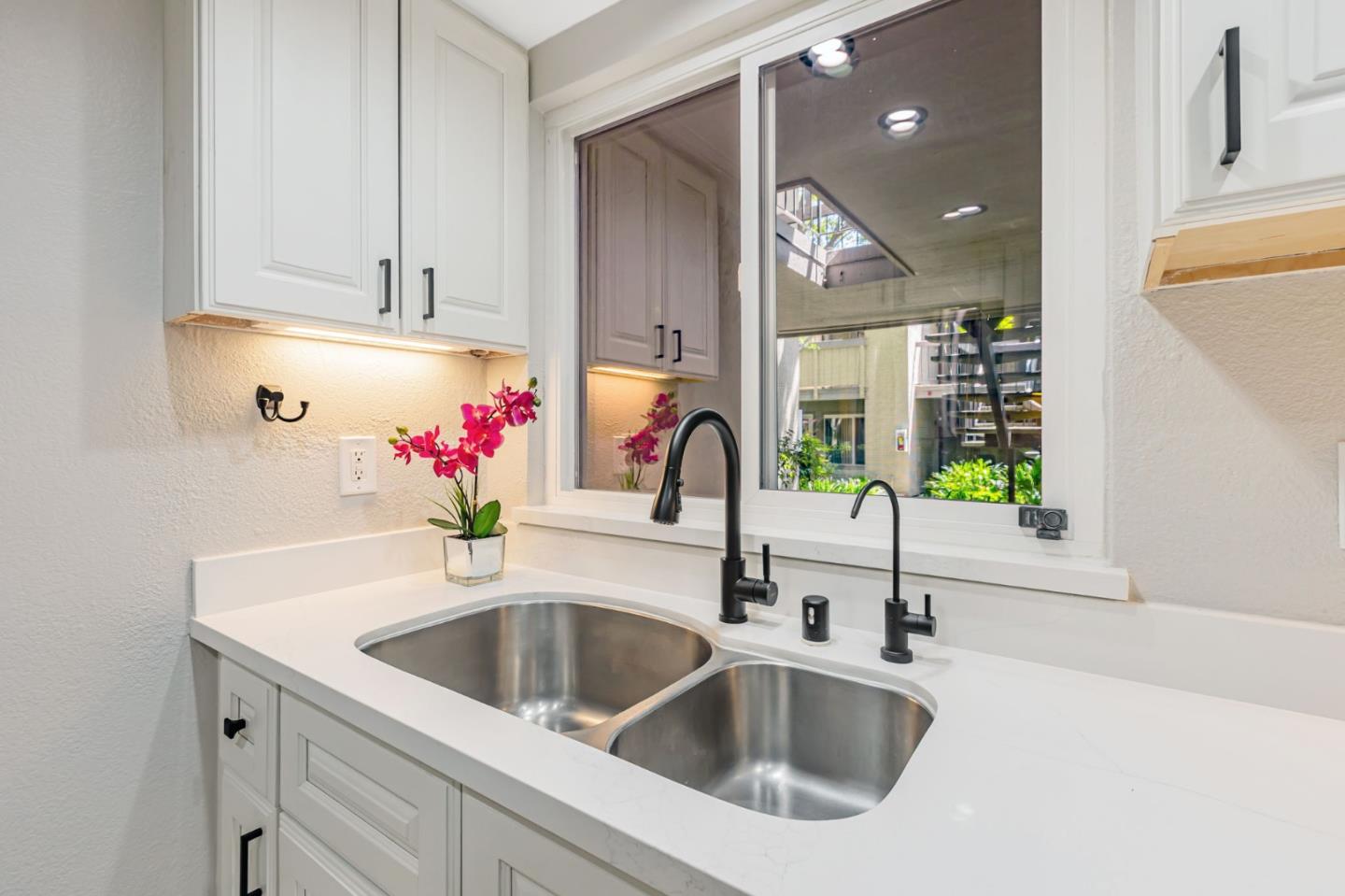 Detail Gallery Image 13 of 33 For 891 W California Ave #M,  Sunnyvale,  CA 94086 - 2 Beds | 1/1 Baths