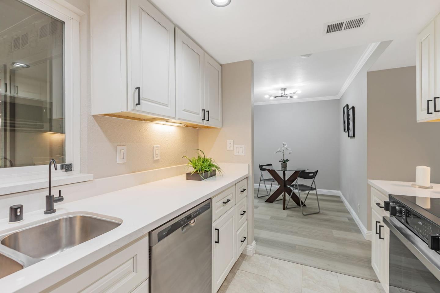 Detail Gallery Image 15 of 33 For 891 W California Ave #M,  Sunnyvale,  CA 94086 - 2 Beds | 1/1 Baths