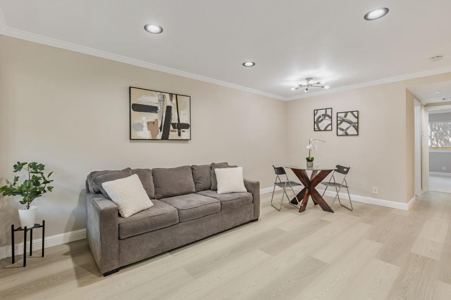Detail Gallery Image 3 of 33 For 891 W California Ave #M,  Sunnyvale,  CA 94086 - 2 Beds | 1/1 Baths