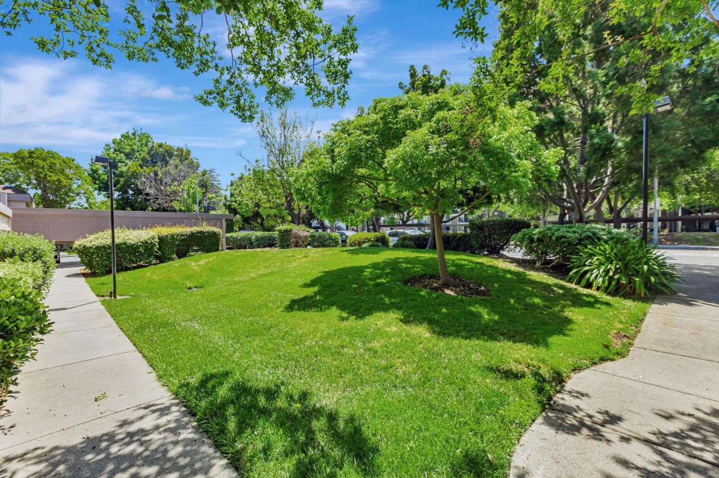 Detail Gallery Image 33 of 33 For 891 W California Ave #M,  Sunnyvale,  CA 94086 - 2 Beds | 1/1 Baths