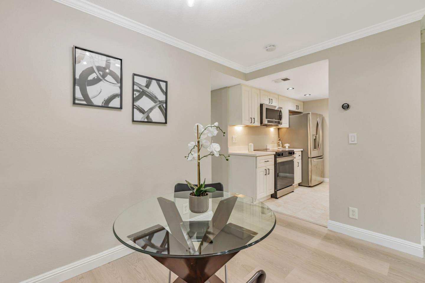 Detail Gallery Image 9 of 33 For 891 W California Ave #M,  Sunnyvale,  CA 94086 - 2 Beds | 1/1 Baths