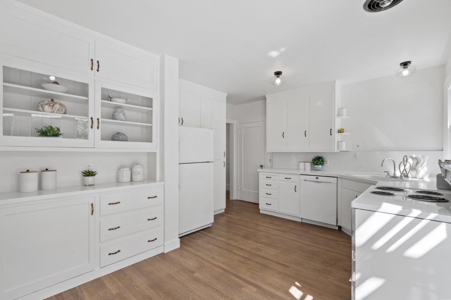 Detail Gallery Image 14 of 66 For 206 Frances Ln, Redwood City,  CA 94062 - 4 Beds | 2 Baths