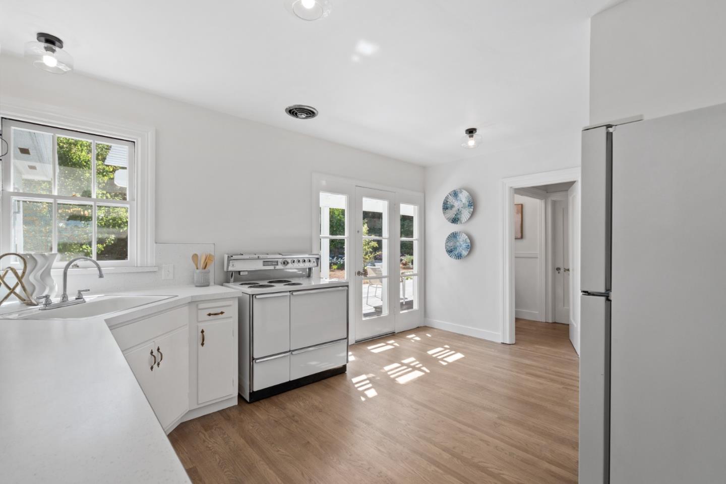 Detail Gallery Image 16 of 66 For 206 Frances Ln, Redwood City,  CA 94062 - 4 Beds | 2 Baths