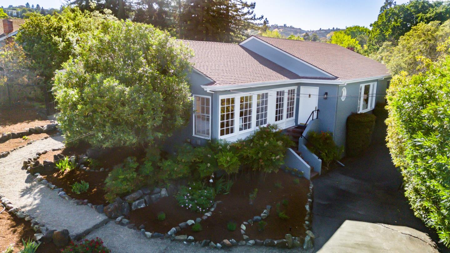 Detail Gallery Image 2 of 66 For 206 Frances Ln, Redwood City,  CA 94062 - 4 Beds | 2 Baths