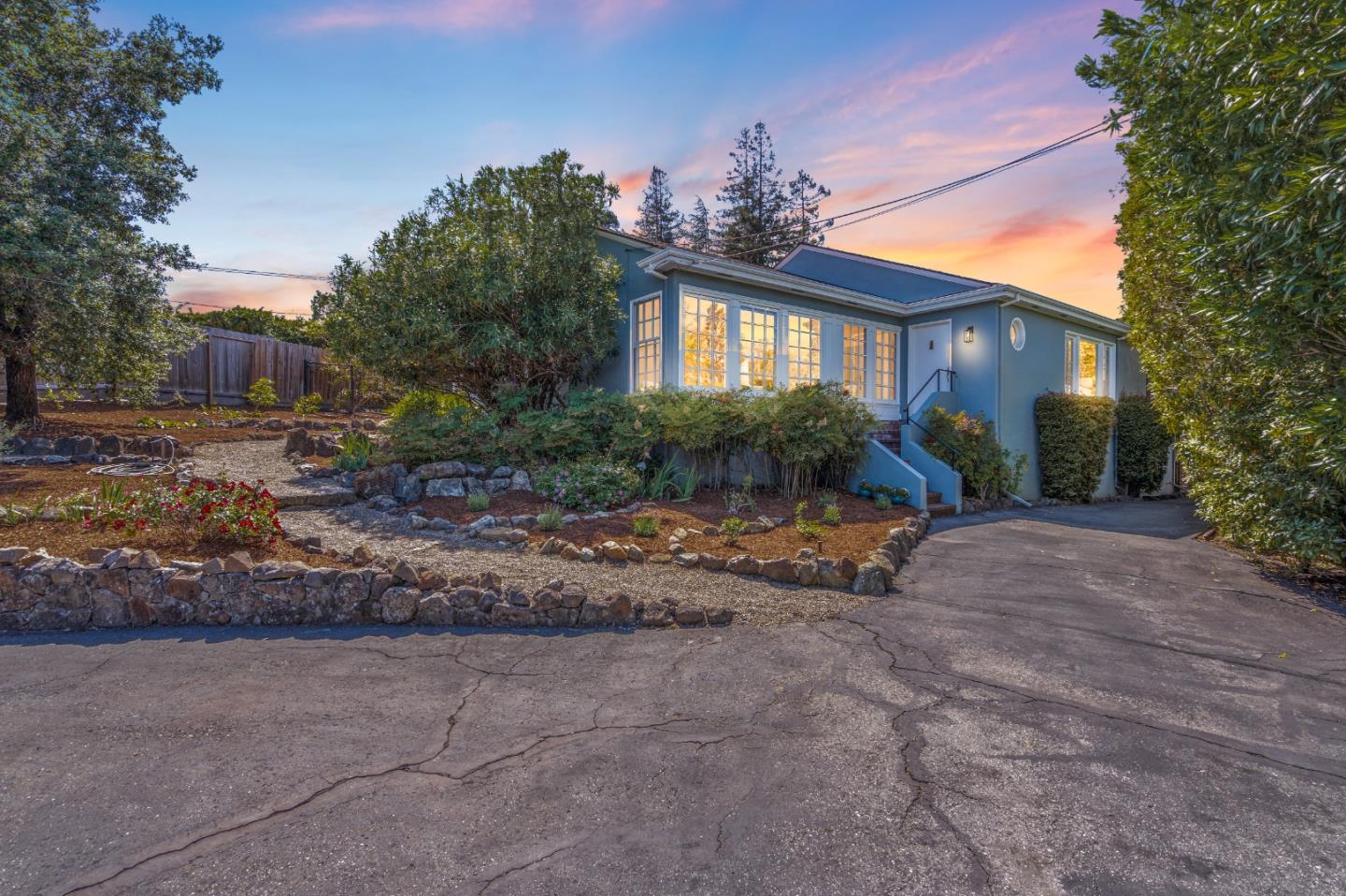 Detail Gallery Image 3 of 66 For 206 Frances Ln, Redwood City,  CA 94062 - 4 Beds | 2 Baths