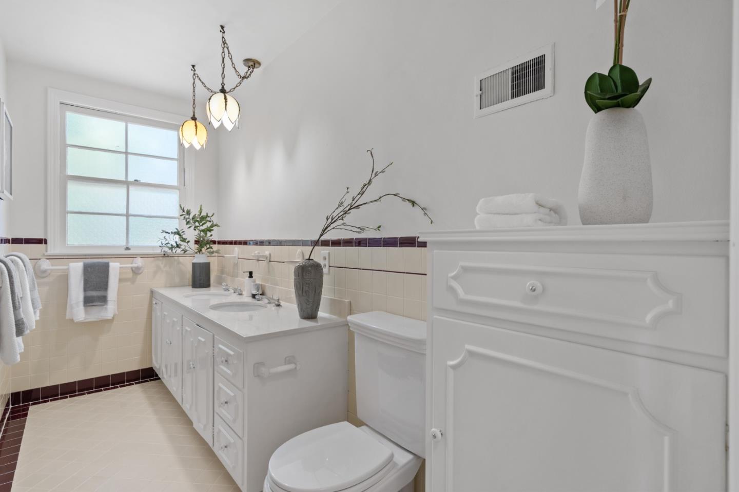 Detail Gallery Image 34 of 66 For 206 Frances Ln, Redwood City,  CA 94062 - 4 Beds | 2 Baths