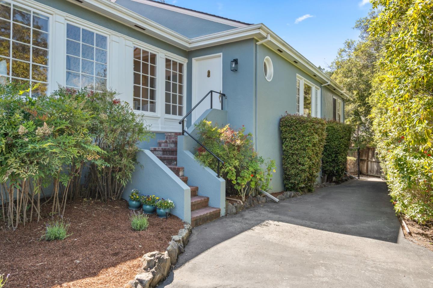 Detail Gallery Image 5 of 66 For 206 Frances Ln, Redwood City,  CA 94062 - 4 Beds | 2 Baths