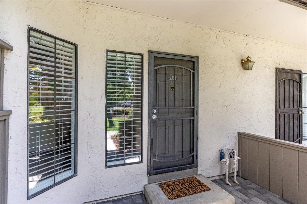 Detail Gallery Image 2 of 18 For 381 Kenbrook Cir, San Jose,  CA 95111 - 2 Beds | 1 Baths